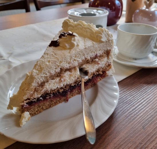 Tortenauswahl für Busgruppen im Café Höpen-Idyll - Buchweizentorte
